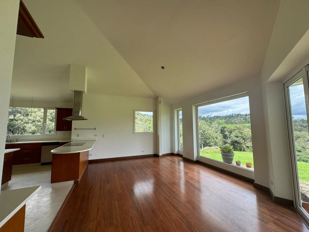 Casa Campestre Sofrópolis | Exclusiva Residencia — Venta y Arriendo