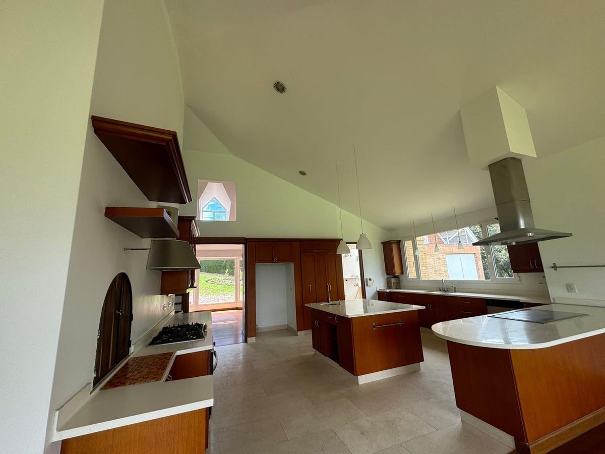 Casa Campestre Sofrópolis | Exclusiva Residencia — Venta y Arriendo