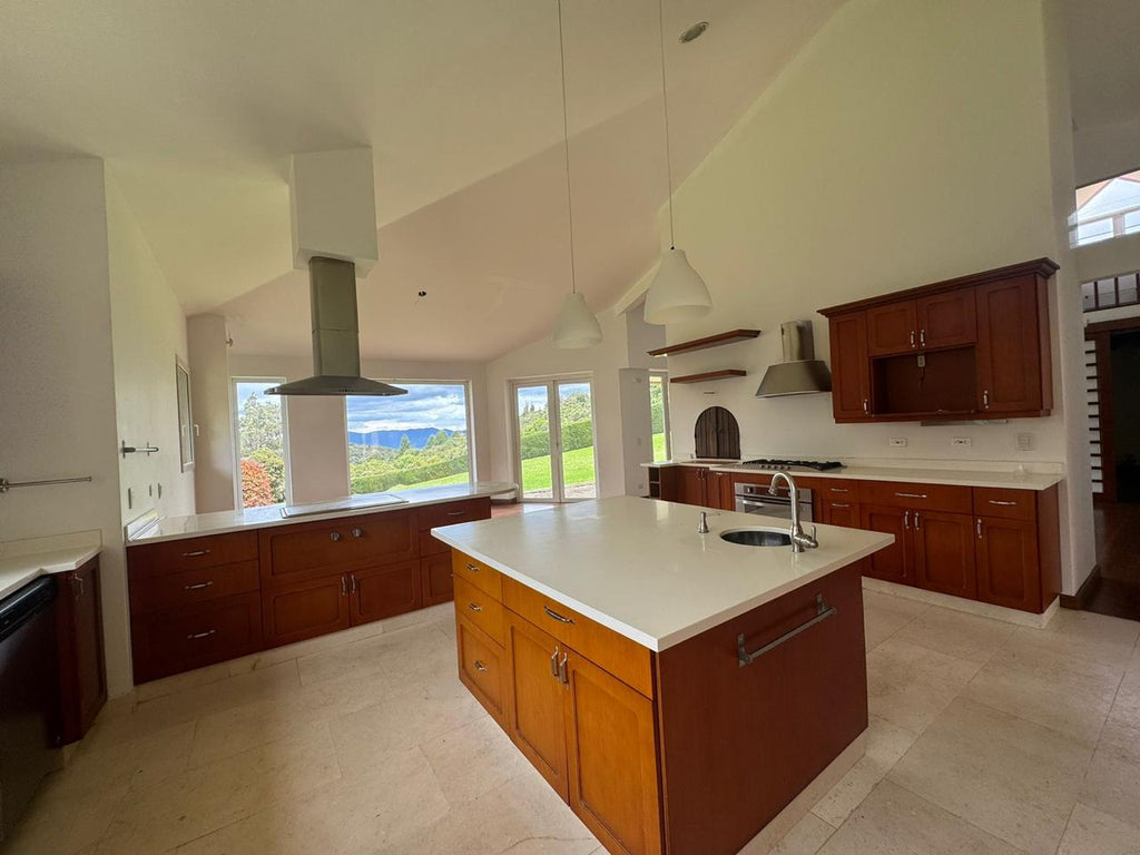 Casa Campestre Sofrópolis | Exclusiva Residencia — Venta y Arriendo