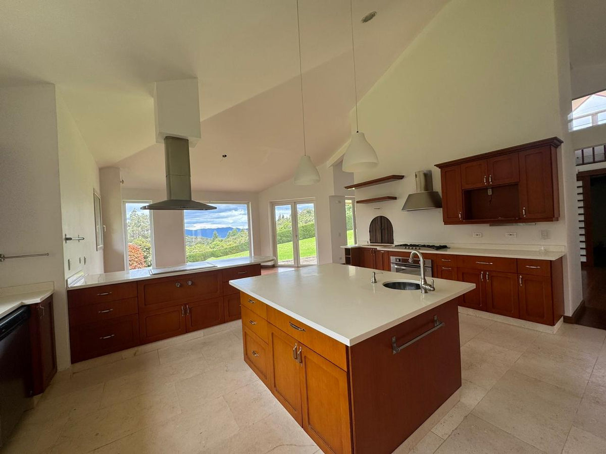 Casa Campestre Sofrópolis | Exclusiva Residencia — Venta y Arriendo