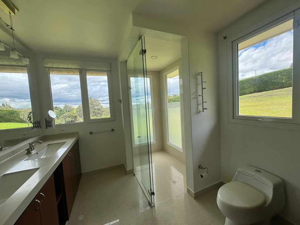 Casa Campestre Sofrópolis | Exclusiva Residencia — Venta y Arriendo