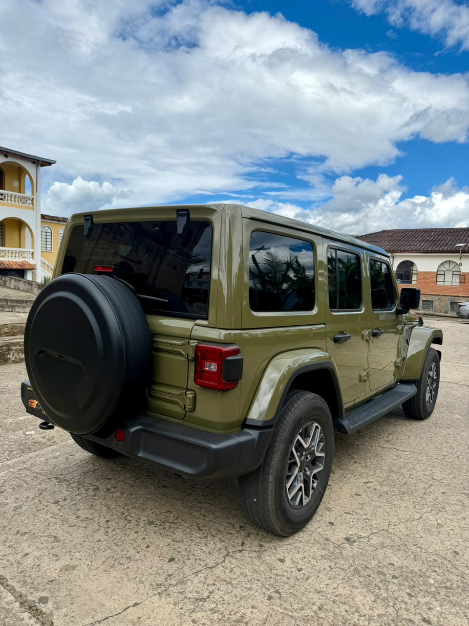 Jeep Wrangler Sahara 2.0 Gasolina 2026 – 250 km | Prácticamente Nueva