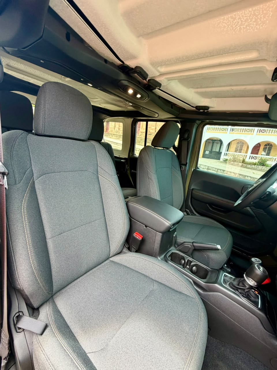 Jeep Wrangler Sahara 2.0 Gasolina 2026 – 250 km | Prácticamente Nueva