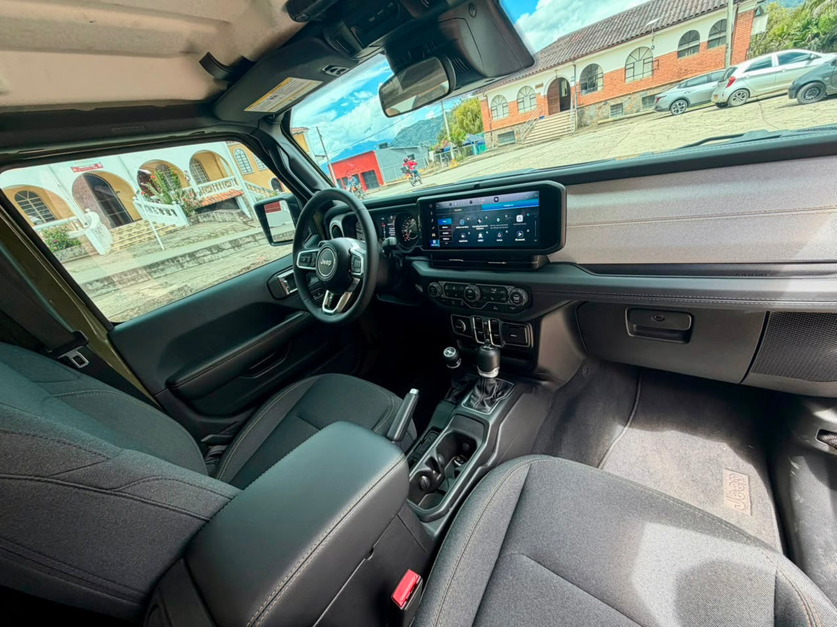 Jeep Wrangler Sahara 2.0 Gasolina 2026 – 250 km | Prácticamente Nueva