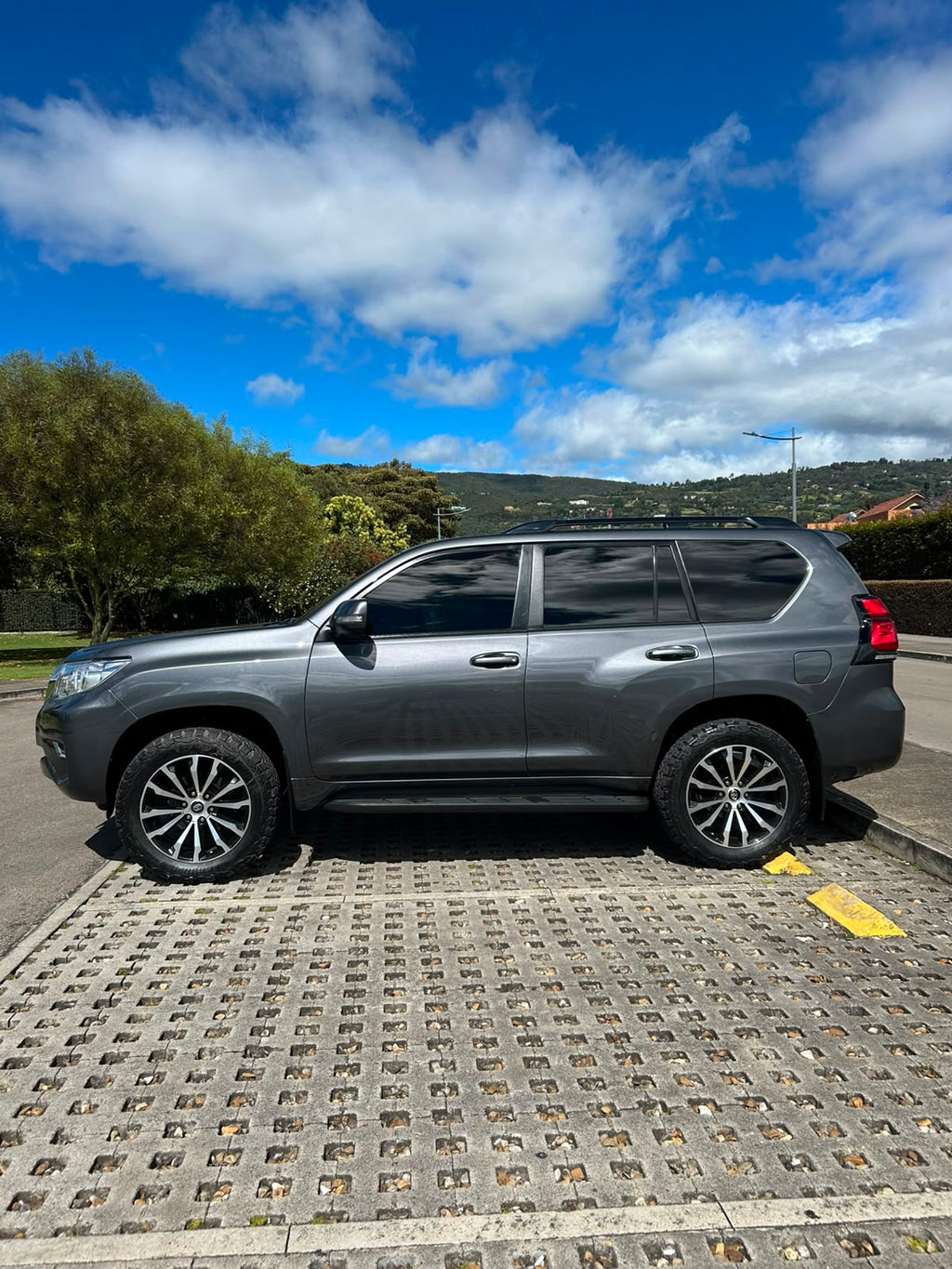 Toyota Land Cruiser TXL Diesel 2024 – Blindada Nivel 2 Plus | Gris Ratón