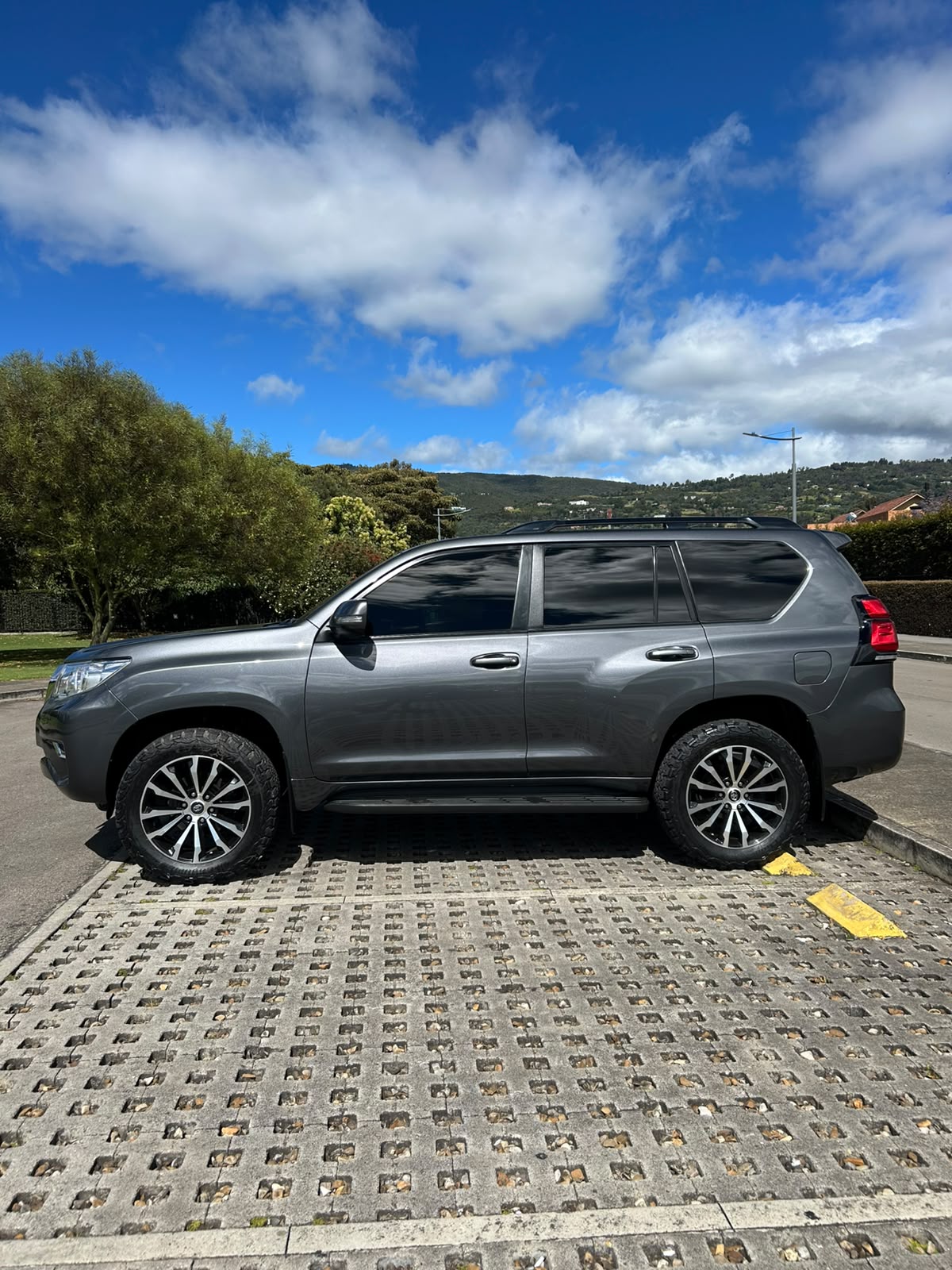 Toyota Land Cruiser TXL Diesel 2024 – Blindada Nivel 2 Plus | Gris Ratón