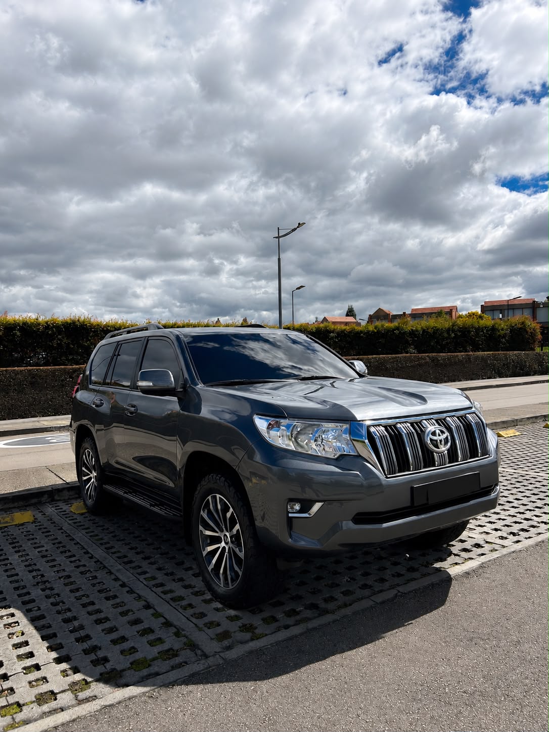 Toyota Land Cruiser TXL Diesel 2024 – Blindada Nivel 2 Plus | Gris Ratón