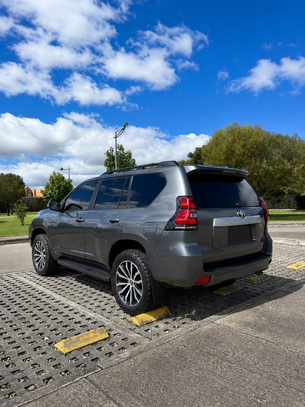 Toyota Land Cruiser TXL Diesel 2024 – Blindada Nivel 2 Plus | Gris Ratón