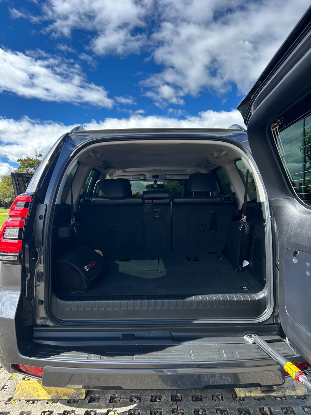 Toyota Land Cruiser TXL Diesel 2024 – Blindada Nivel 2 Plus | Gris Ratón