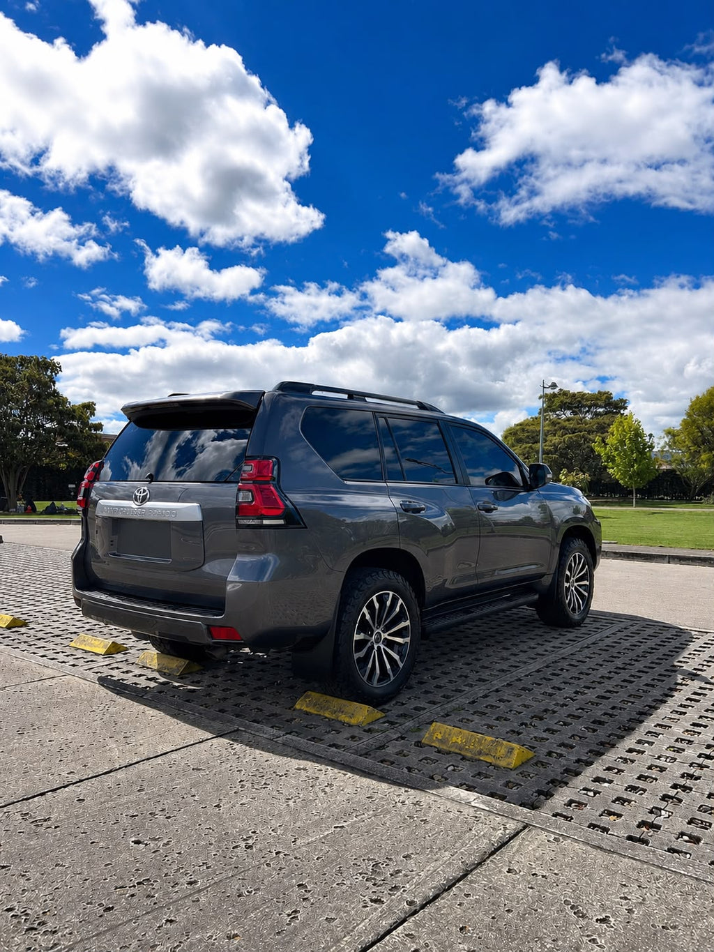 Toyota Land Cruiser TXL Diesel 2024 – Blindada Nivel 2 Plus | Gris Ratón