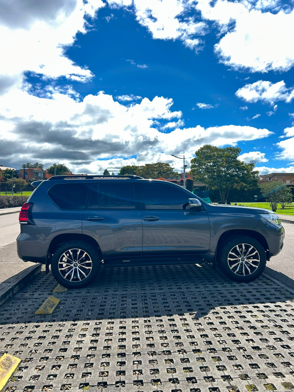 Toyota Land Cruiser TXL Diesel 2024 – Blindada Nivel 2 Plus | Gris Ratón