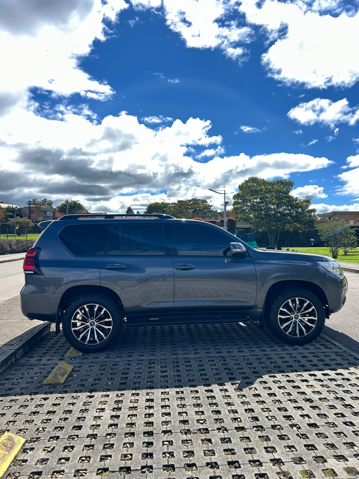 Toyota Land Cruiser TXL Diesel 2024 – Blindada Nivel 2 Plus | Gris Ratón