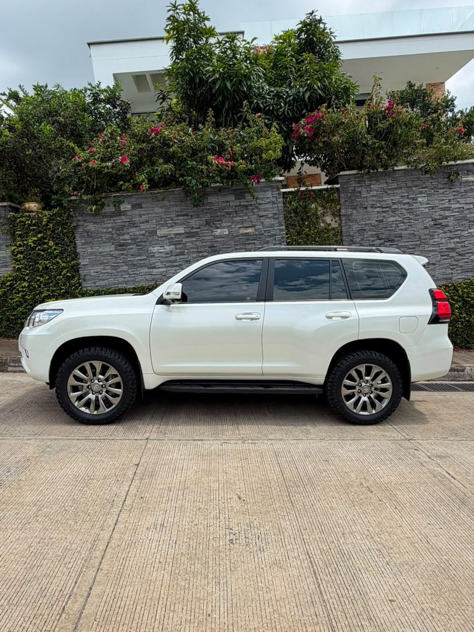 Toyota Land Cruiser Prado TXL 2024 | Blanco Perla | 2.8L Diesel 4x4